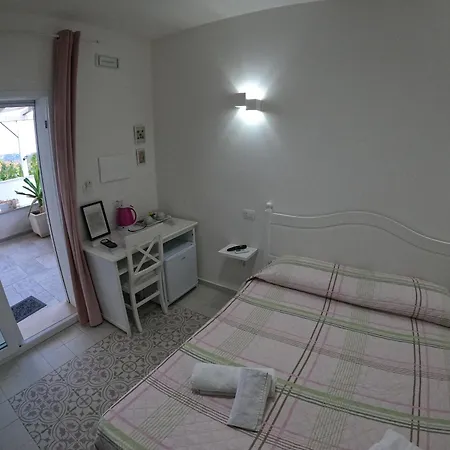 Pepe Rosa Bed & Breakfast *